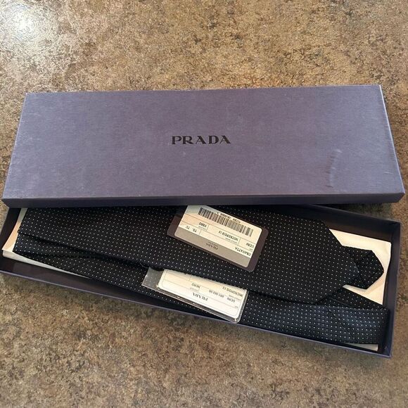 PRADA Necktie 100% Silk made in Italy with authenticity card and box - Picture 1 of 7